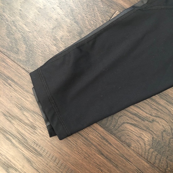 NWOT Victoria Secret yoga pants - Picture 4 of 5